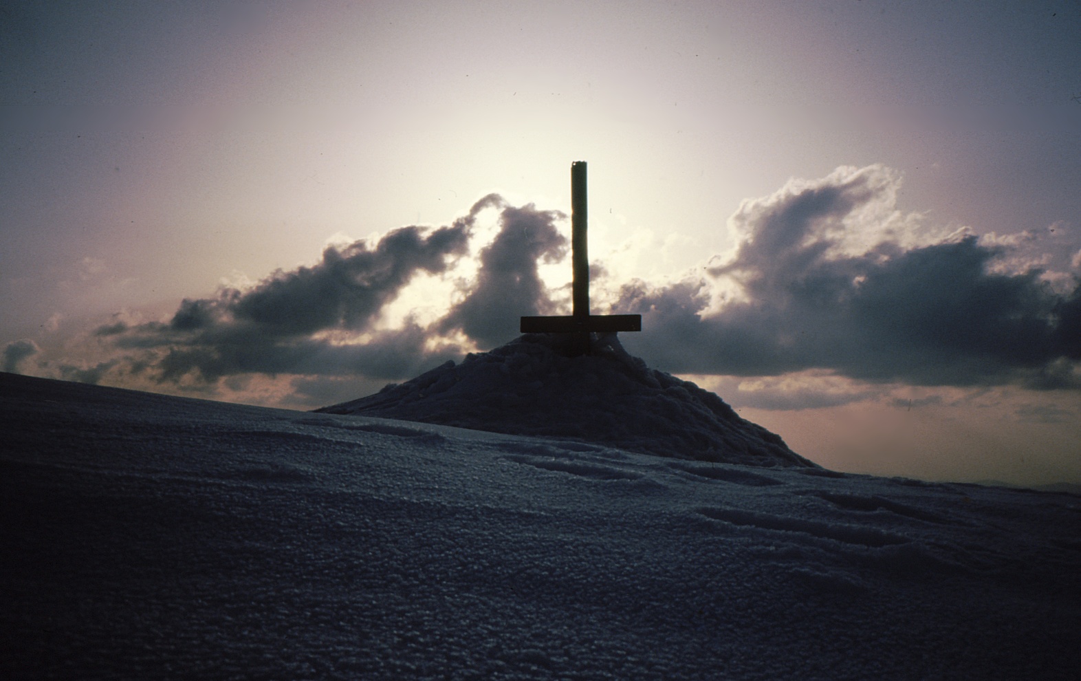 Hoverla vrchol soumrak